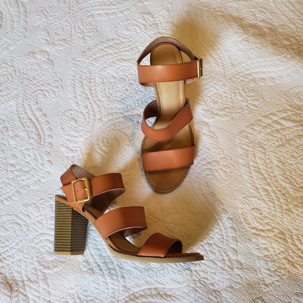 Old Navy stacked heel 3-strap sandals